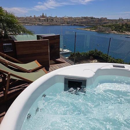 Unique Seafront Triplex Penthouse With Panoramic Bedroom & Rooftop Jacuzzi Overlooking Valletta Sliema Exterior foto
