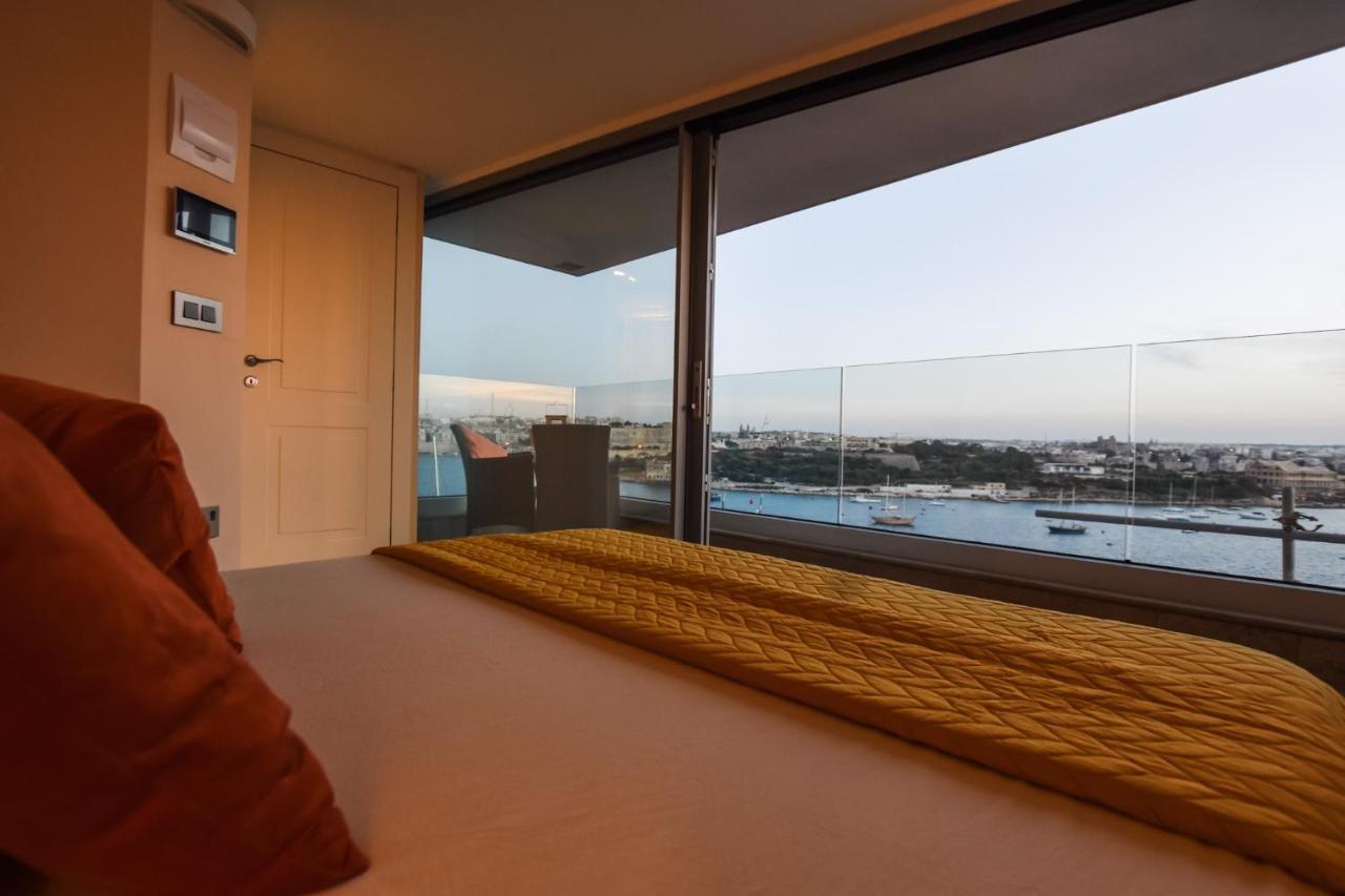 Unique Seafront Triplex Penthouse With Panoramic Bedroom & Rooftop Jacuzzi Overlooking Valletta Sliema Exterior foto