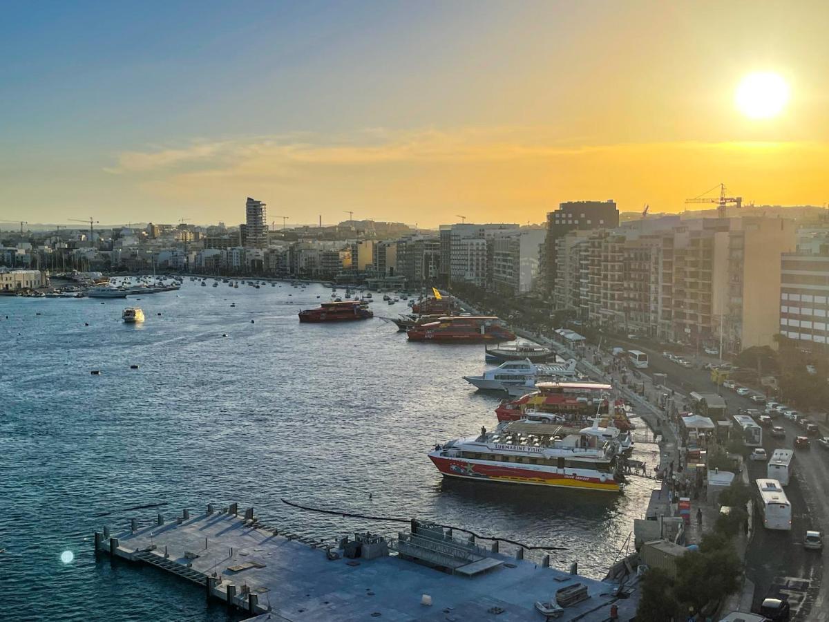 Unique Seafront Triplex Penthouse With Panoramic Bedroom & Rooftop Jacuzzi Overlooking Valletta Sliema Exterior foto