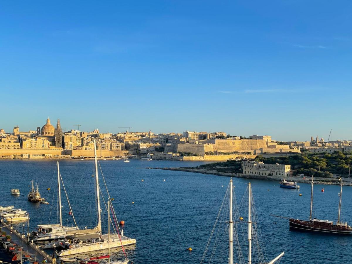 Unique Seafront Triplex Penthouse With Panoramic Bedroom & Rooftop Jacuzzi Overlooking Valletta Sliema Exterior foto