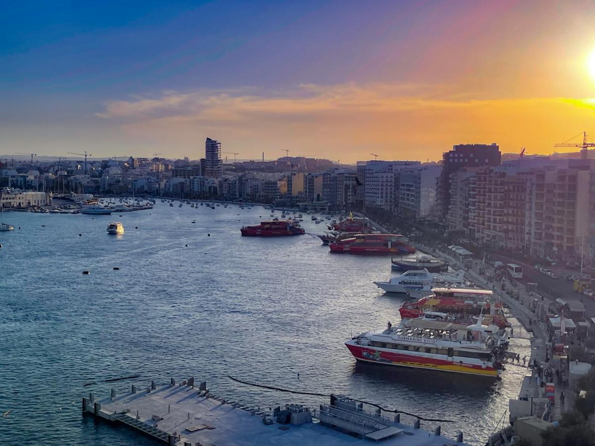Unique Seafront Triplex Penthouse With Panoramic Bedroom & Rooftop Jacuzzi Overlooking Valletta Sliema Exterior foto