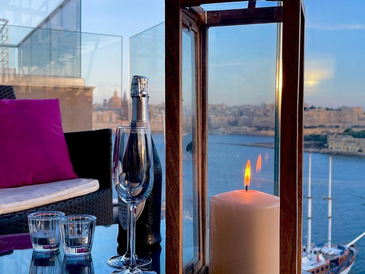 Unique Seafront Triplex Penthouse With Panoramic Bedroom & Rooftop Jacuzzi Overlooking Valletta Sliema Exterior foto
