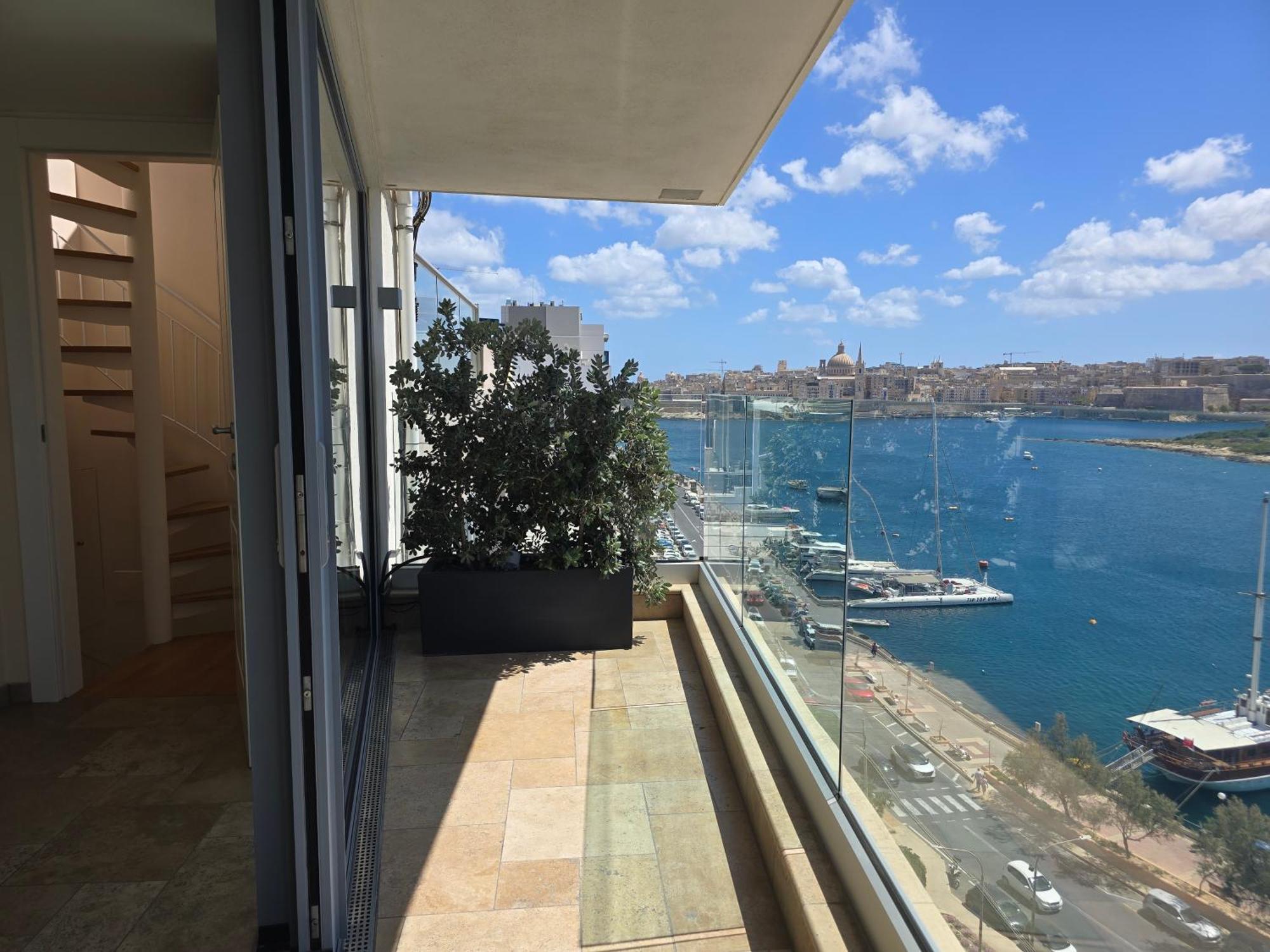 Unique Seafront Triplex Penthouse With Panoramic Bedroom & Rooftop Jacuzzi Overlooking Valletta Sliema Exterior foto